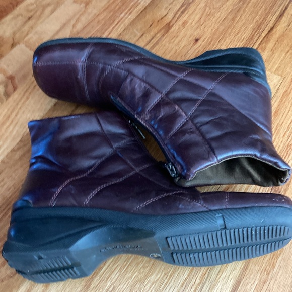 Aquatalia ladies booties size 8 - Picture 3 of 4